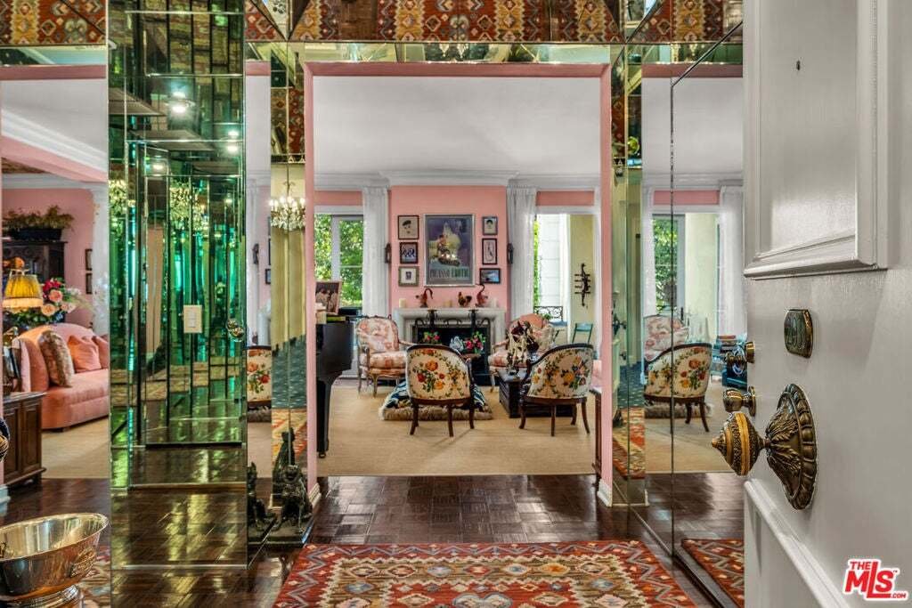 Condo in Los Angeles, California, United States 3 - 19035406