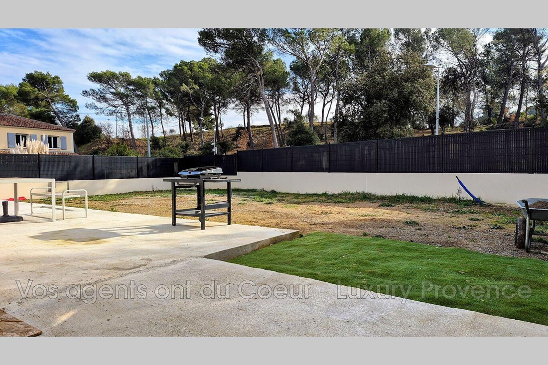 Villa in Rousset, Provence-Alpes-Côte d'Azur, France 2 - 19035746