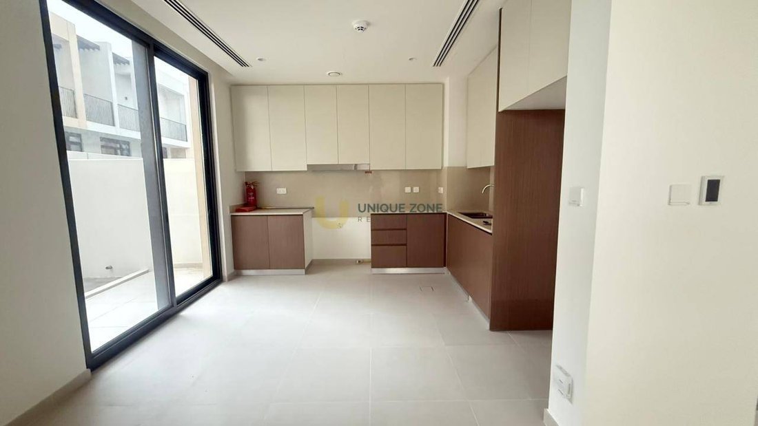 Villa in Dubai South Golf District, Dubai, United Arab Emirates 5 - 19037005