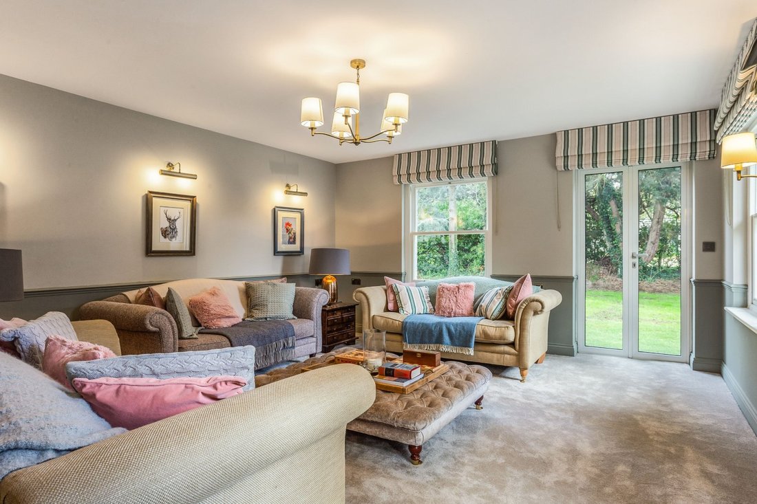 House in Datchet, England 4 - 19037076