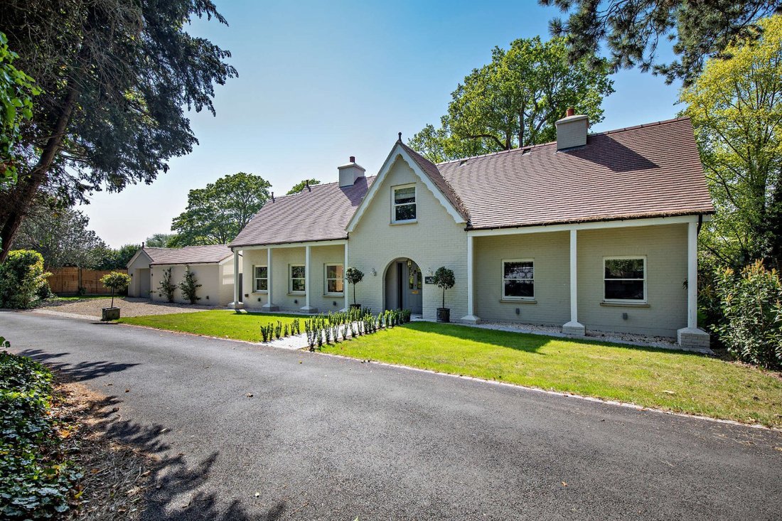 House in Datchet, England 1 - 19037076