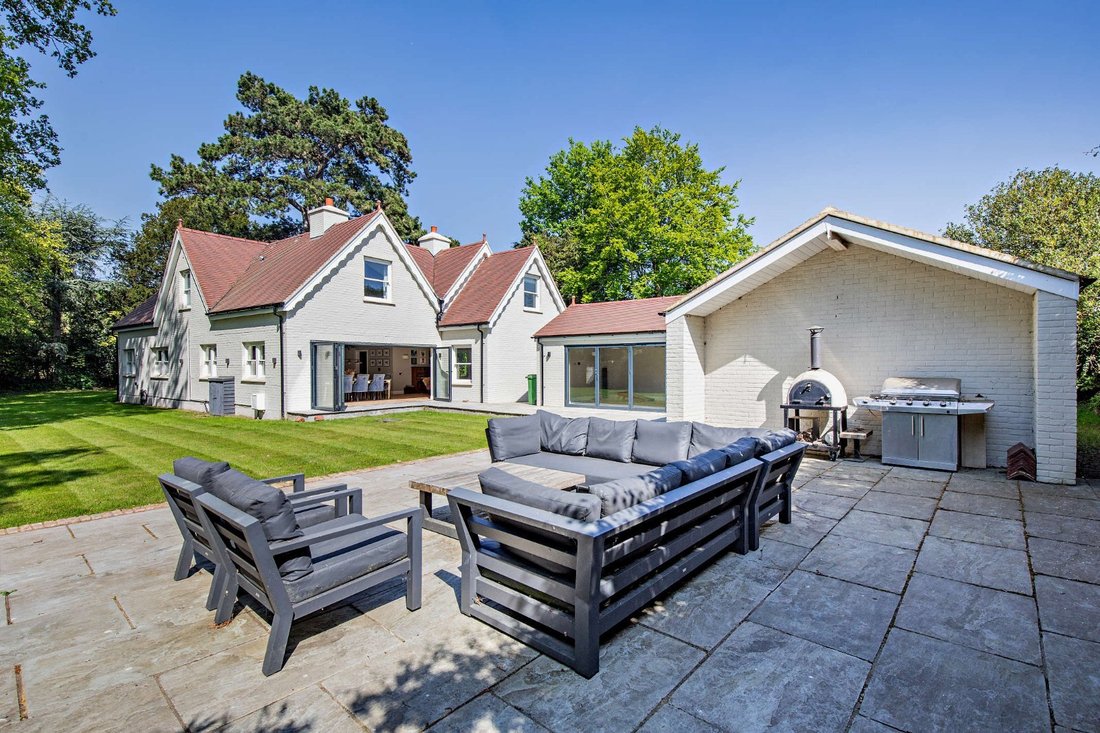 House in Datchet, England 3 - 19037076