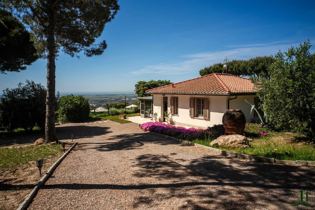 Villa in San Vincenzo, Tuscany, Italy 5 - 18591047