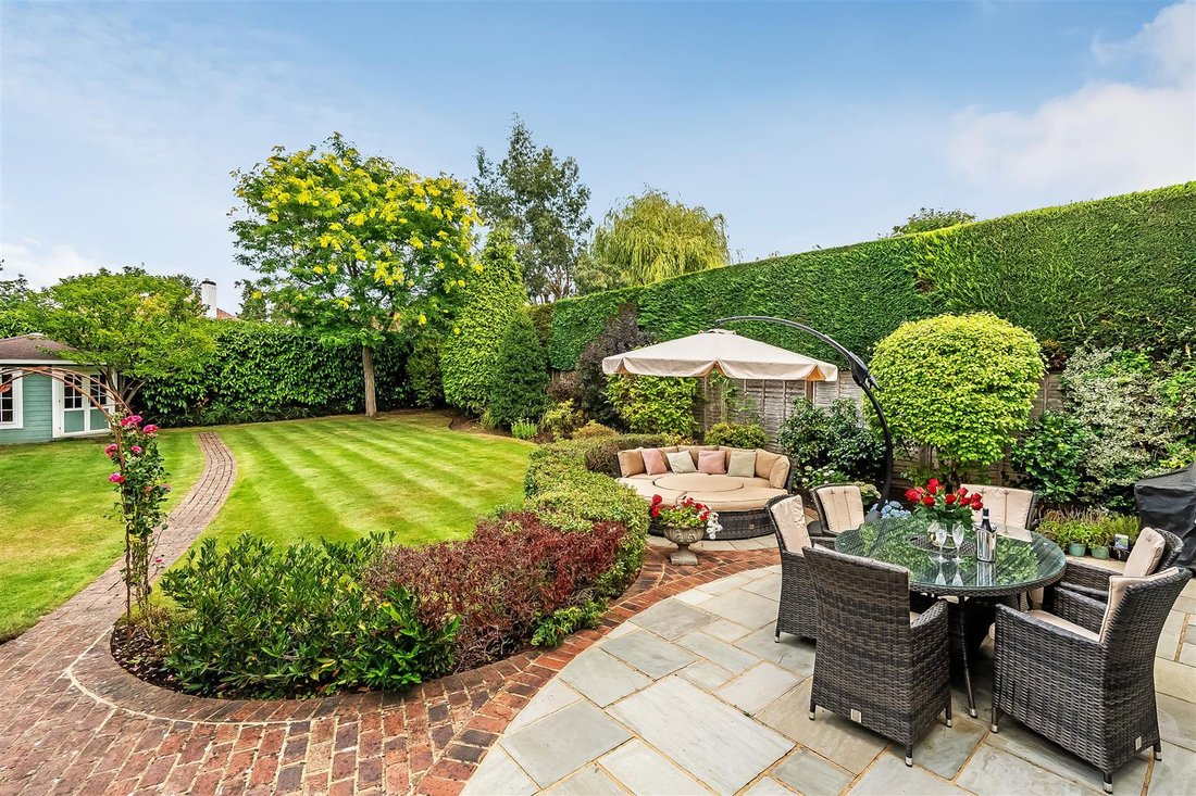Casa a Oxshott, Elmbridge, Inghilterra 2 - 19037029