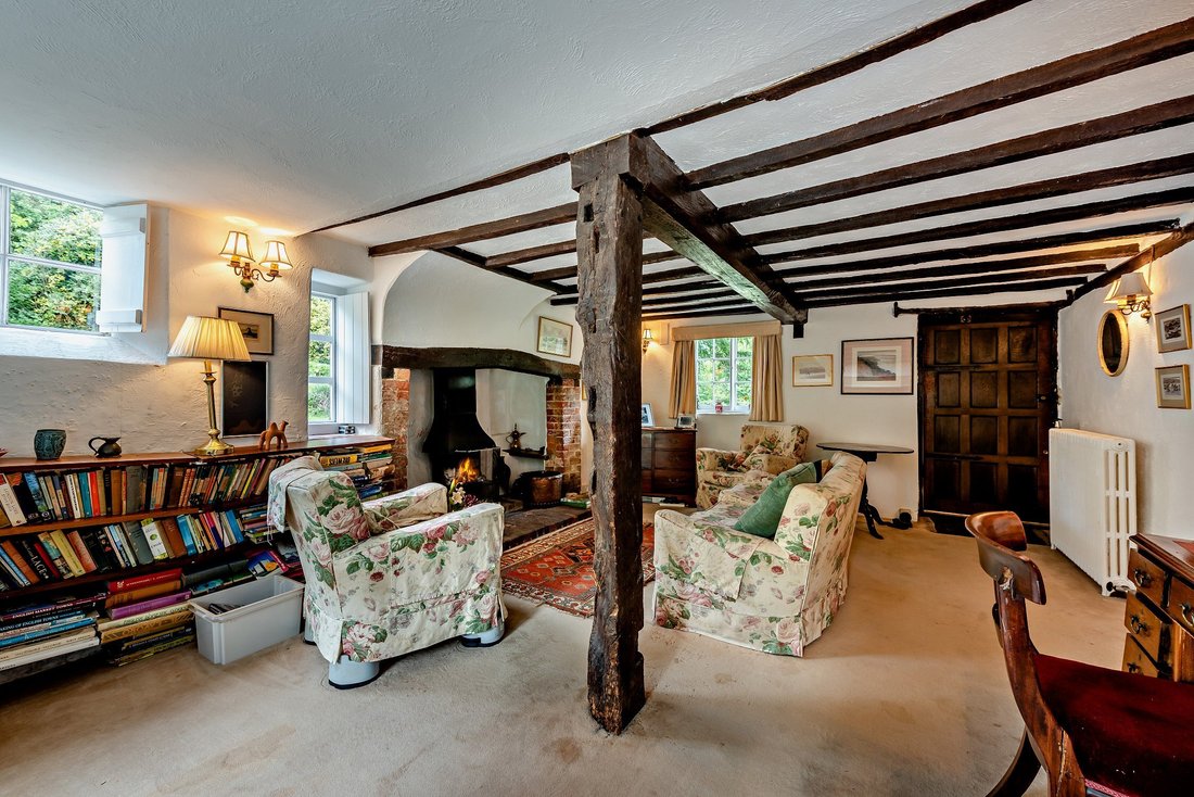 House in Frensham, England 5 - 19037077