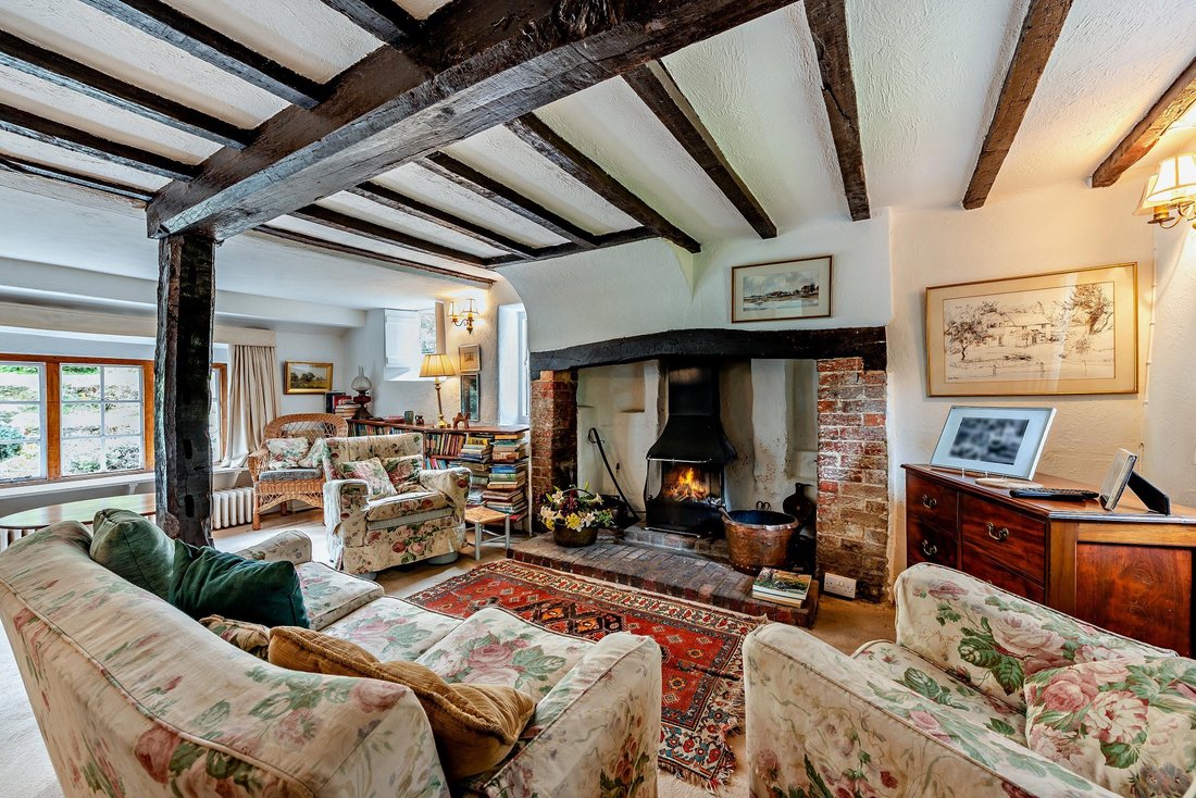 House in Frensham, England 2 - 19037077