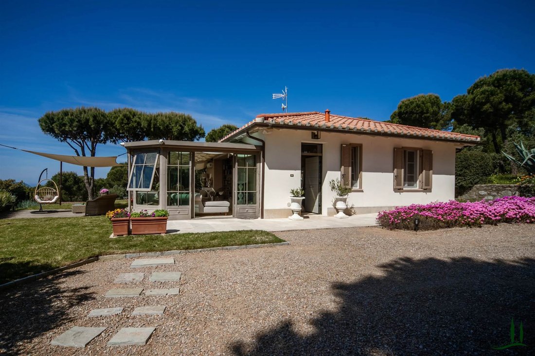 Villa in San Vincenzo, Tuscany, Italy 4 - 18591047
