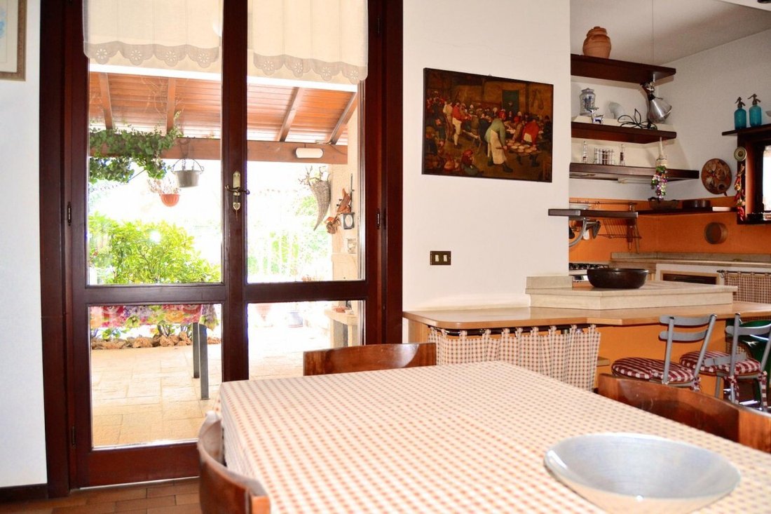 Villa a Tradate, Lombardia, Italia 1 - 17495876