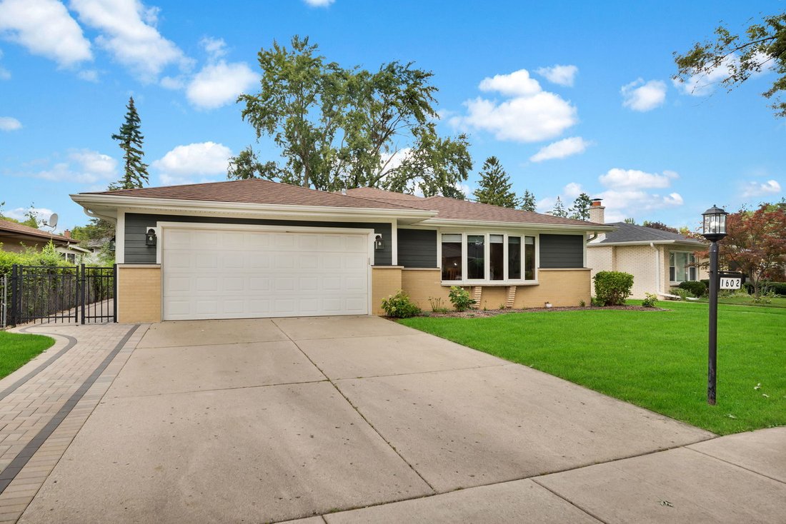 House in Mount Prospect, Illinois, United States 2 - 19039990