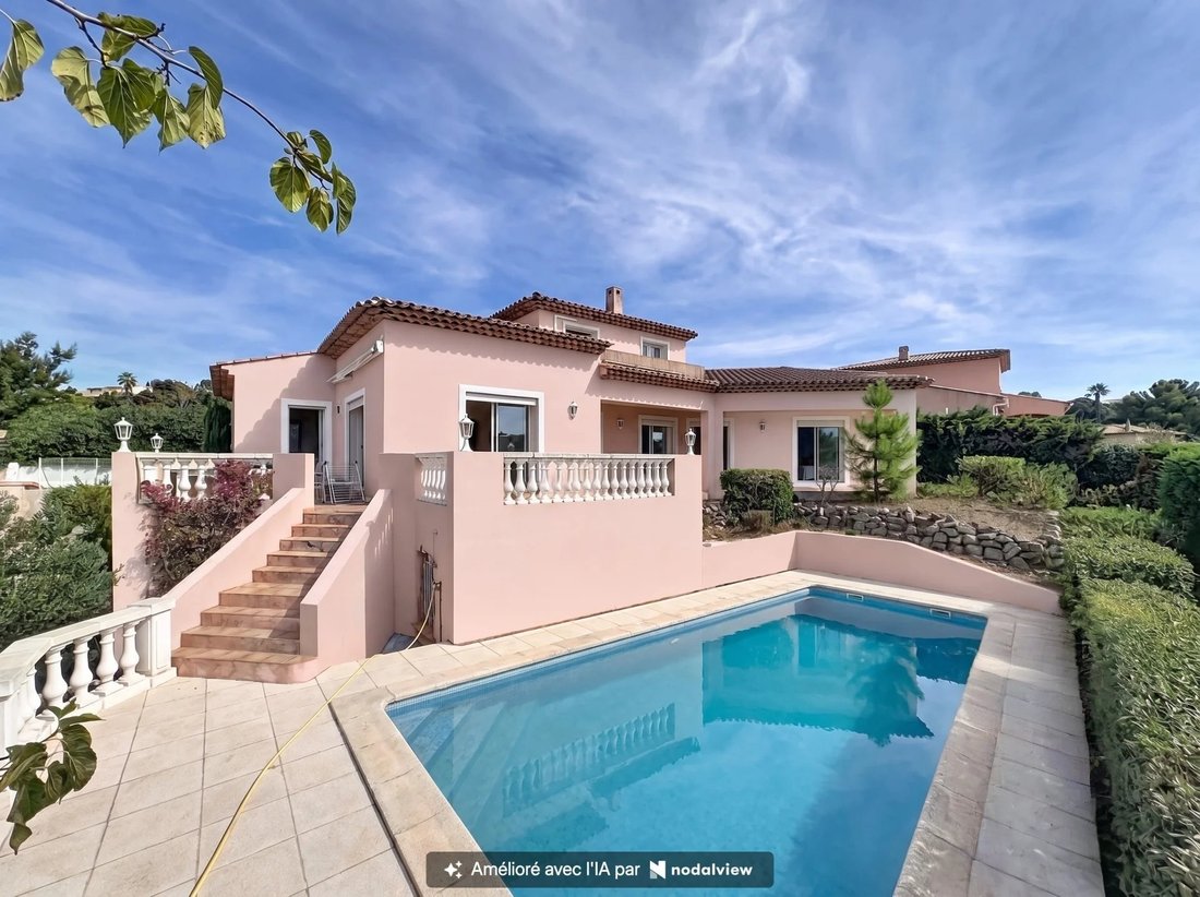 Villa in Nartelle-Noyer-Bellevue-bd des Sardinaux, Sainte-Maxime, France 1 - 19037422