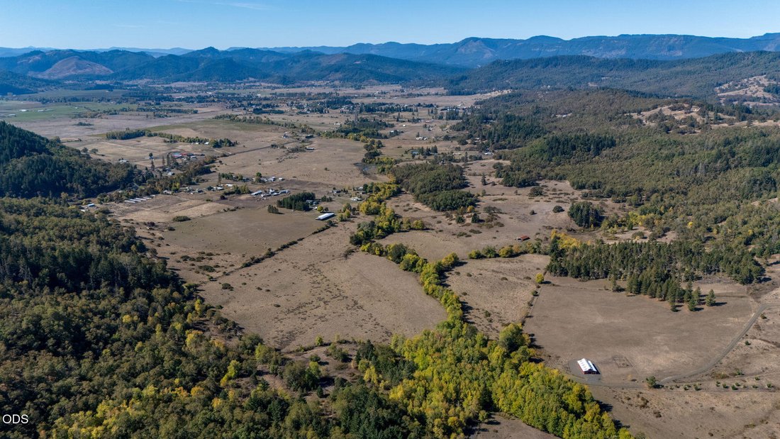 House in Roseburg, Oregon, United States 1 - 19038727