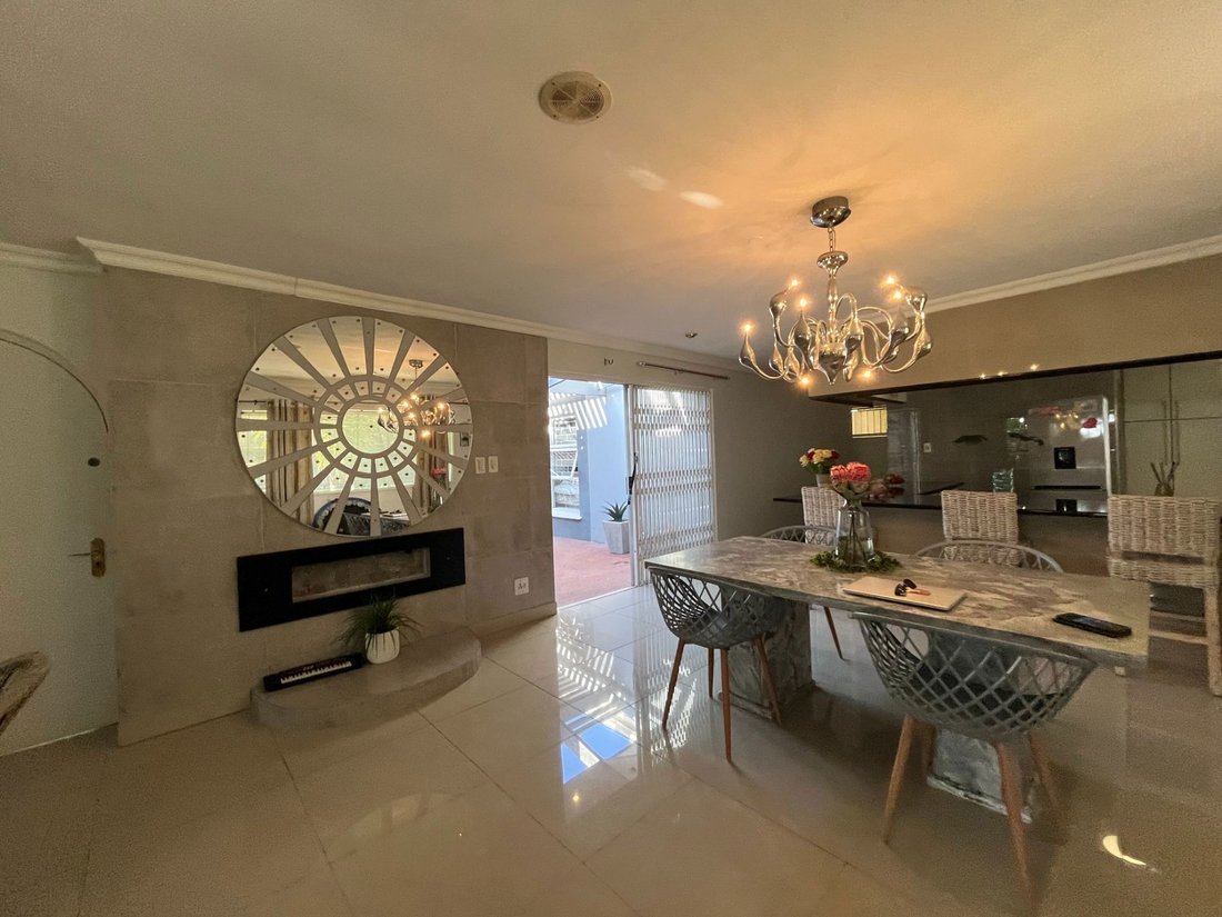 House in Plattekloof 3, Northern Suburbs, Cape Town 2 - 19039265