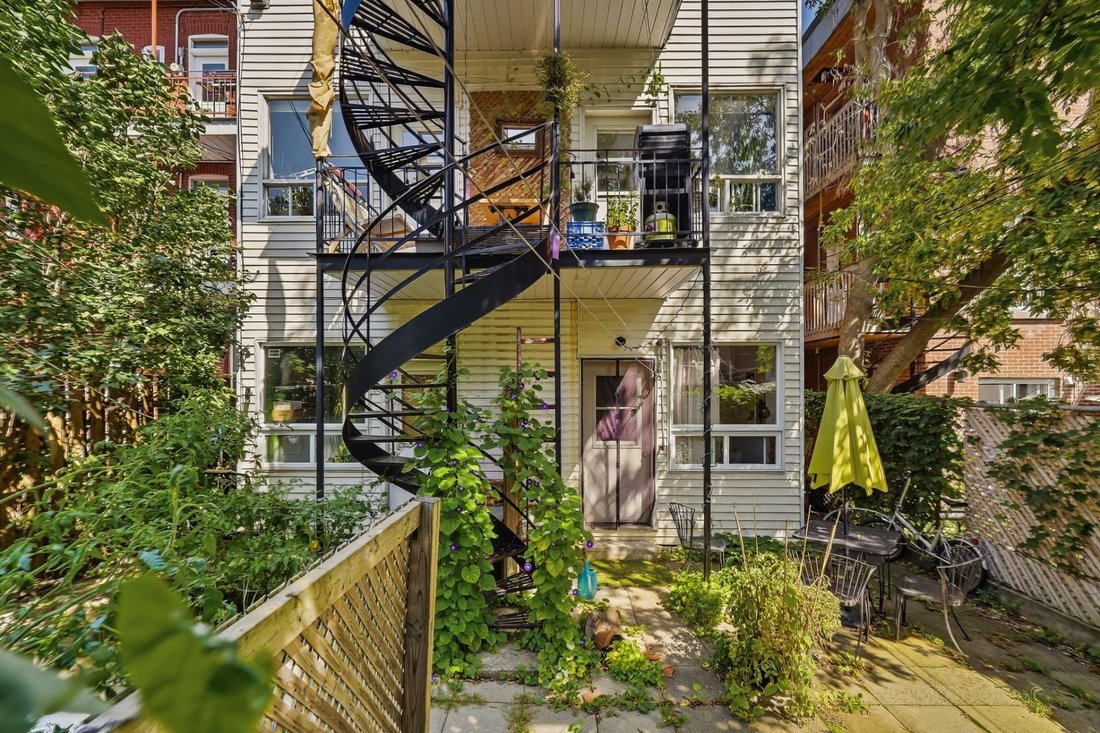 Montréal, Quebec, Canada 5 - 19040240