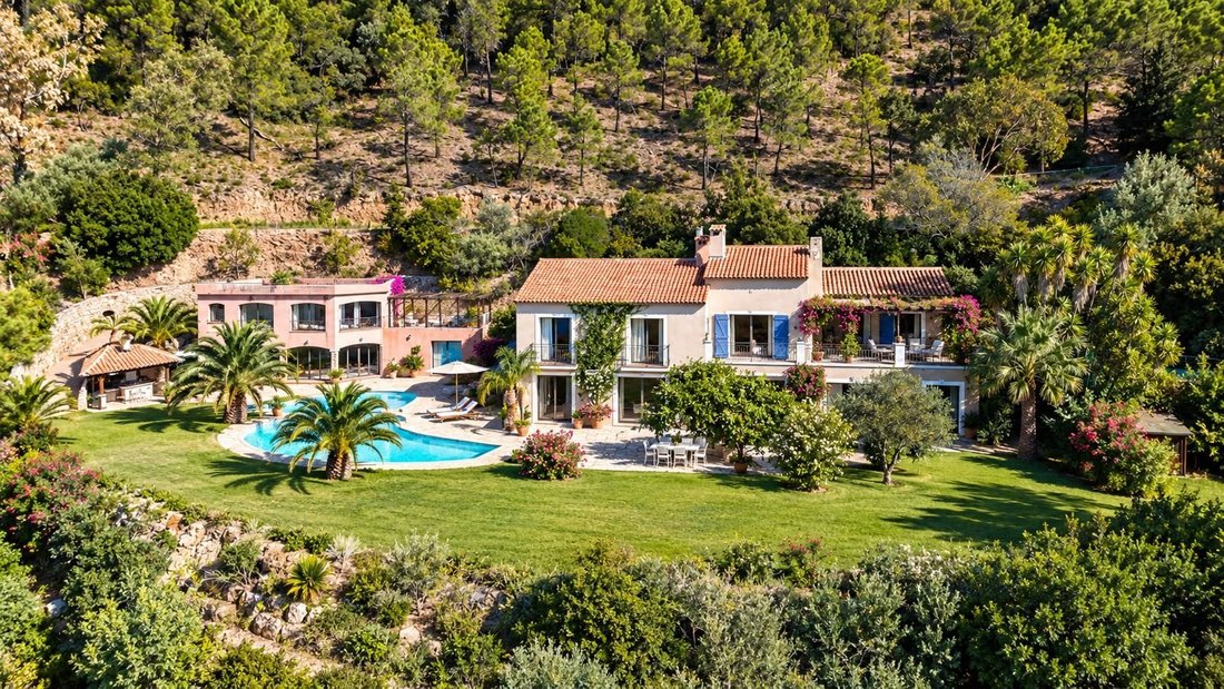 Villa in Théoule-sur-Mer, Provence-Alpes-Côte d'Azur, France 1 - 18687503
