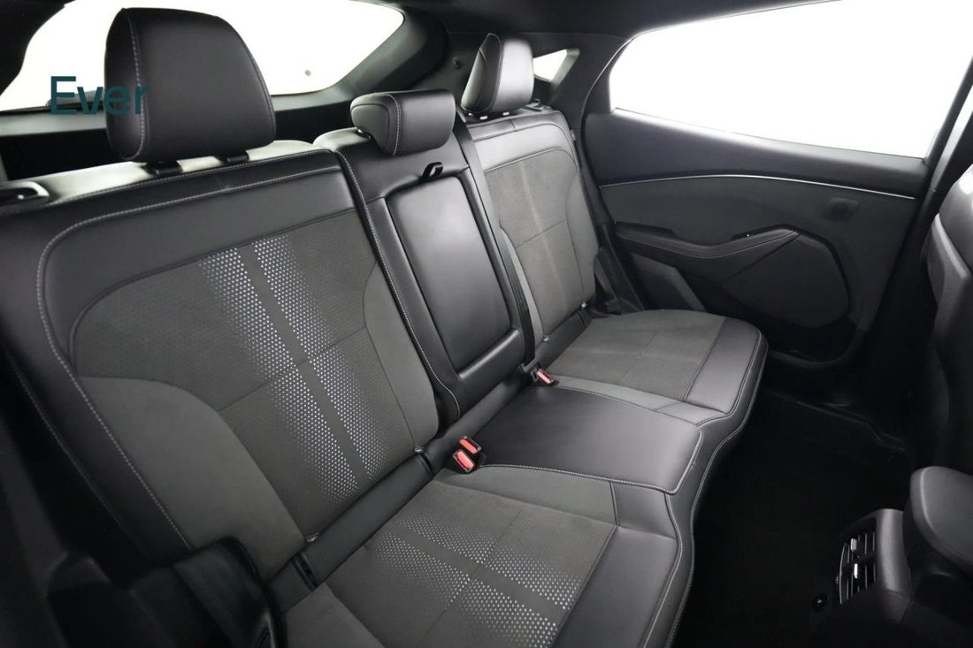 Suv in San Francisco, CA, United States 5 - 18566482