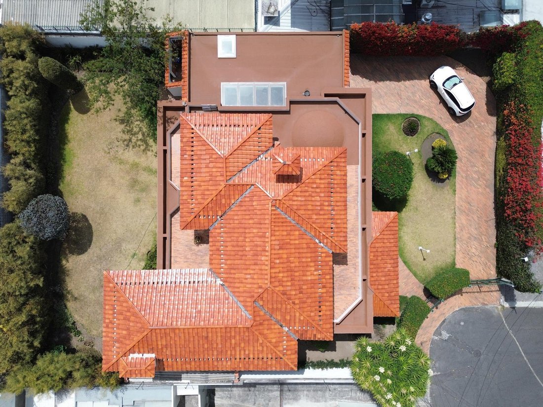 House in Quito, Pichincha, Ecuador 2 - 19040514