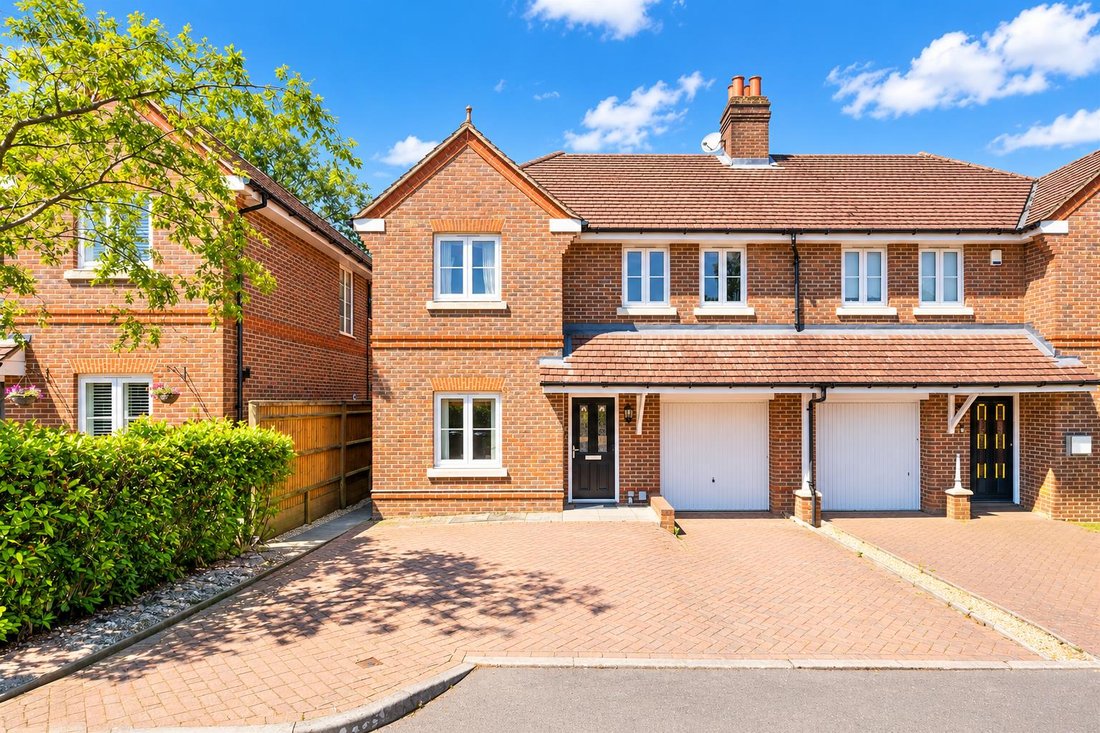 Haus in Nork, Reigate and Banstead, England 1 - 18442080