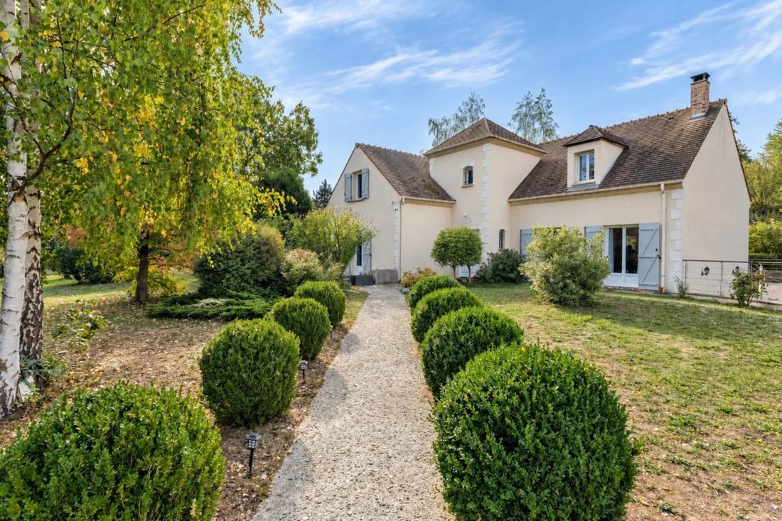 House in Luzarches, Ile-de-France, France 1 - 19037369