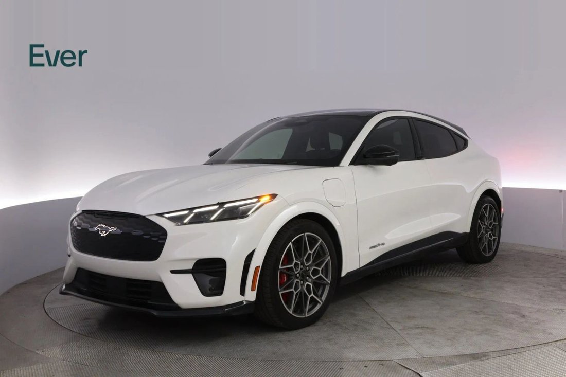 Suv in San Francisco, CA, United States 2 - 18566482