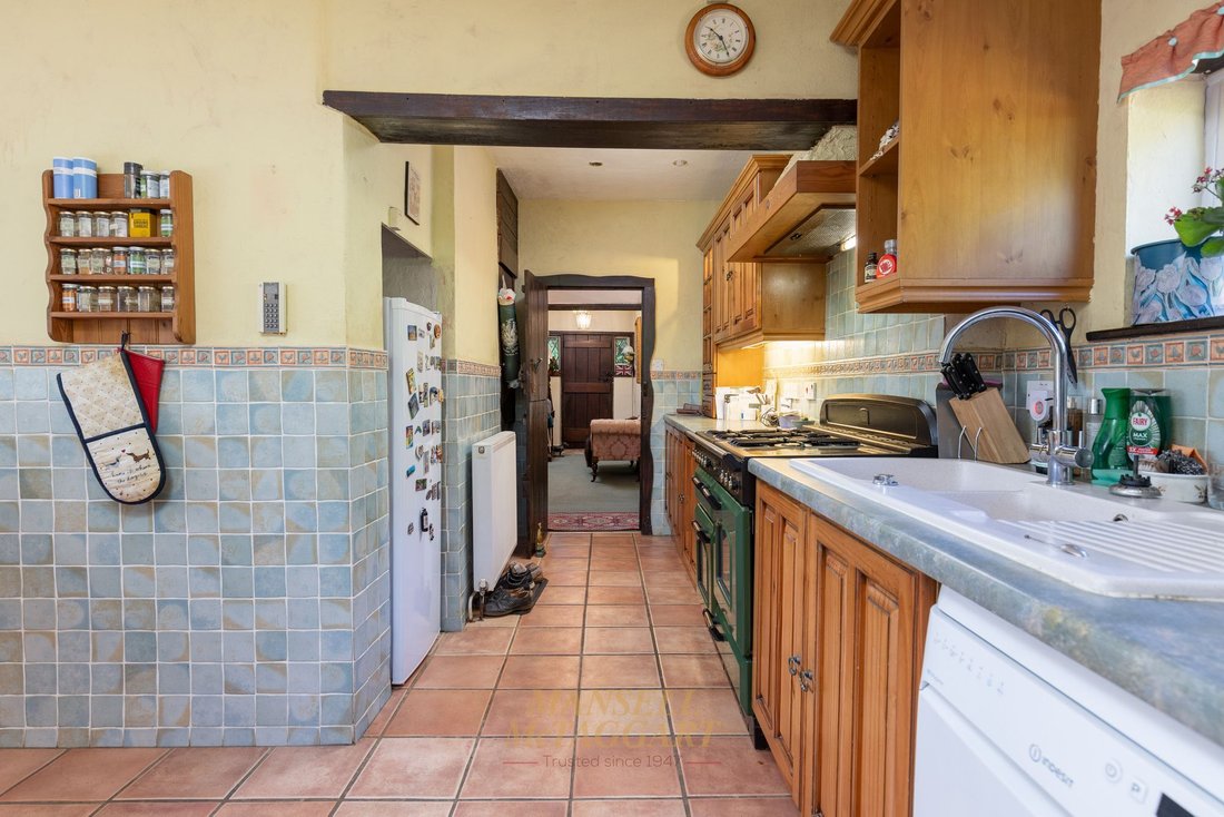 Bungalow in Felbridge, England 2 - 19037572