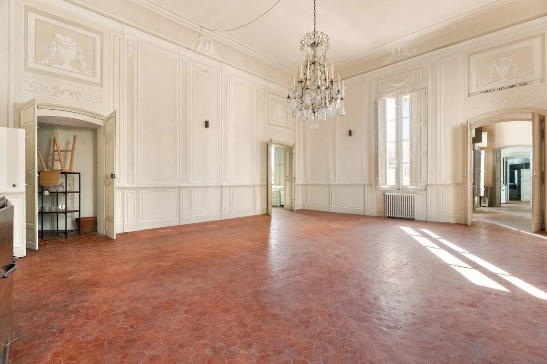 Apartment in Comtale-Cente-Cours Mirabeau, Aix-en-Provence, France 1 - 19037325