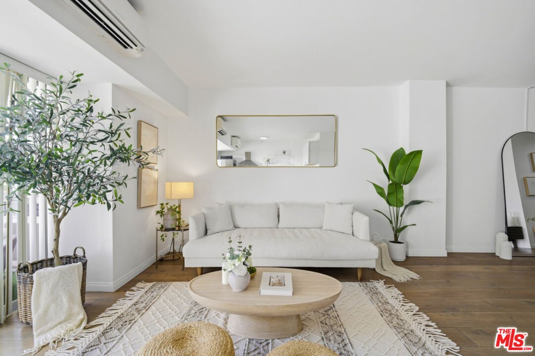 Condo in Los Angeles, California, United States 3 - 19040416