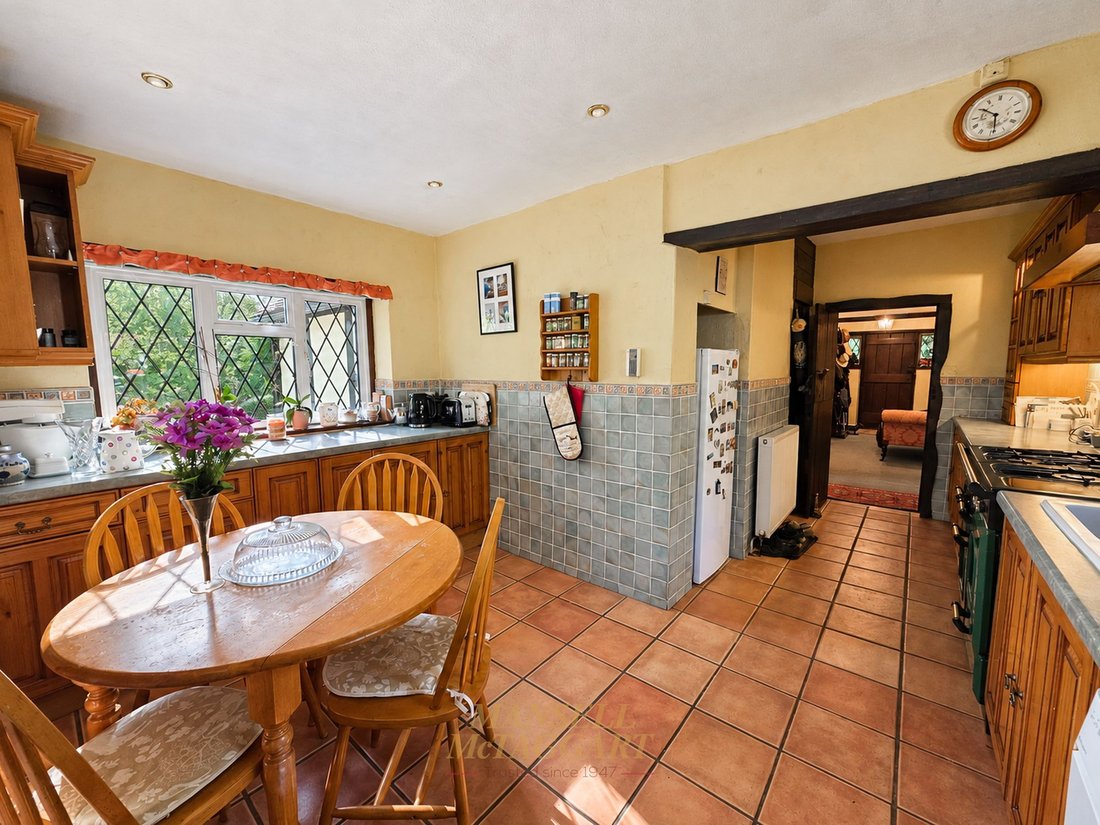 Bungalow in Felbridge, England 5 - 19037572