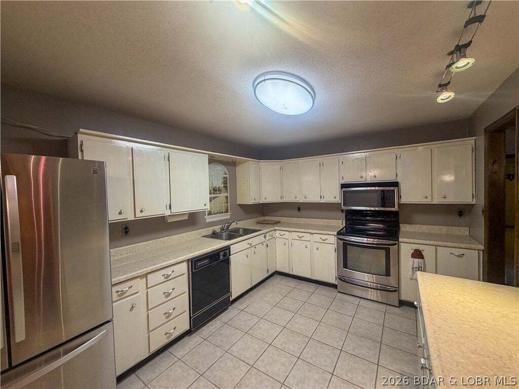 House in Versailles, Missouri, United States 2 - 19038517