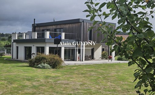 House in Pont-l'Évêque, Normandy, France 1