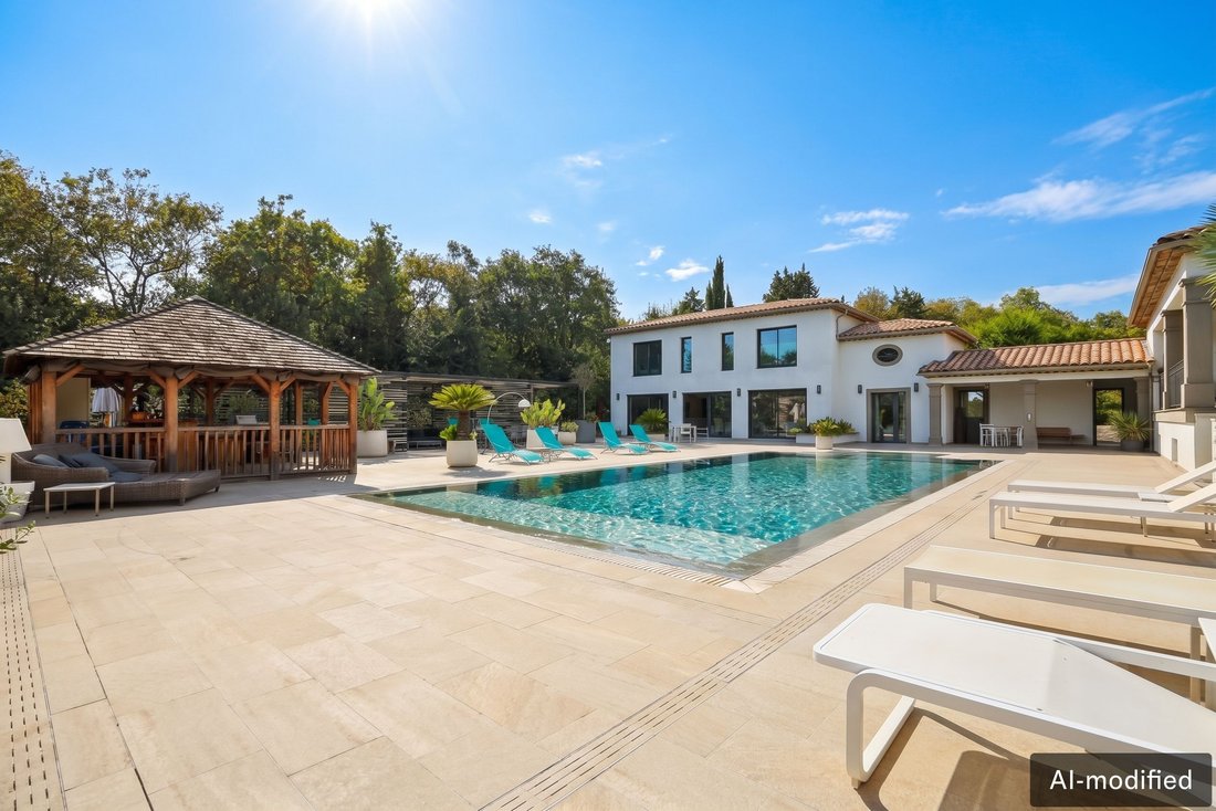 Casa en Châteauneuf-Grasse, Provenza-Alpes-Costa Azul, Francia 1 - 19037472