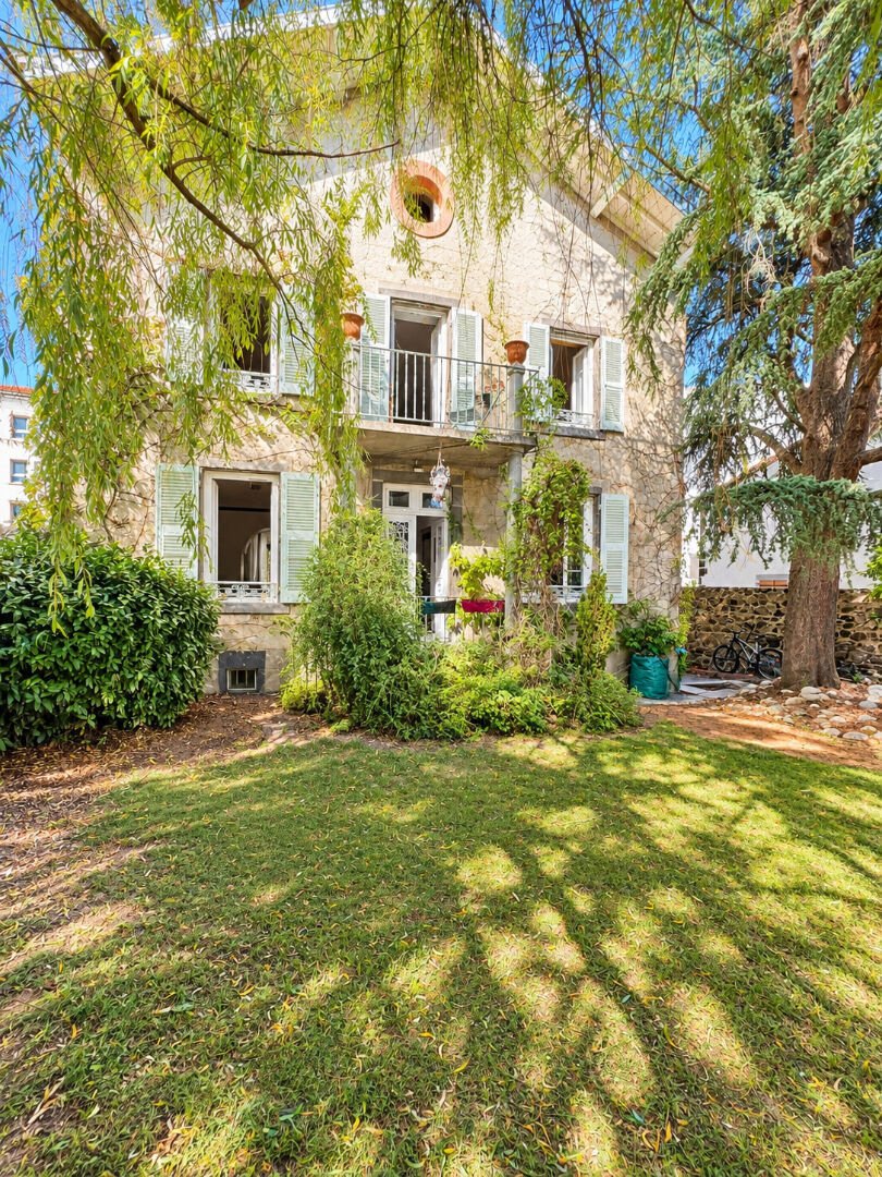 Villa à Petite Couronne, Riom, France 3 - 19041003