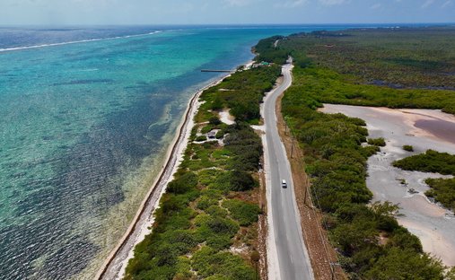 Land in Gun Bay, East End, Cayman Islands 1