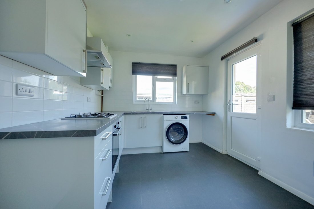 Bungalow in Burgess Hill, England 3 - 19037672