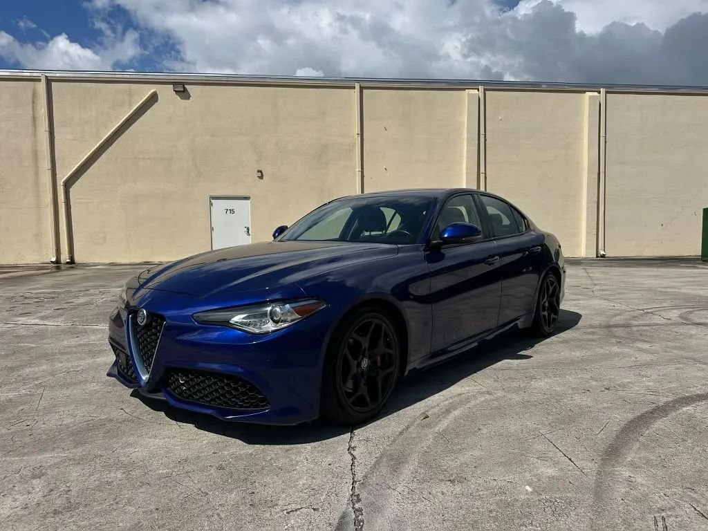 Sedan in Hollywood, FL, United States 1 - 19040926