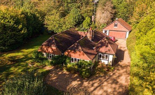 Bungalow in Felbridge, England 1