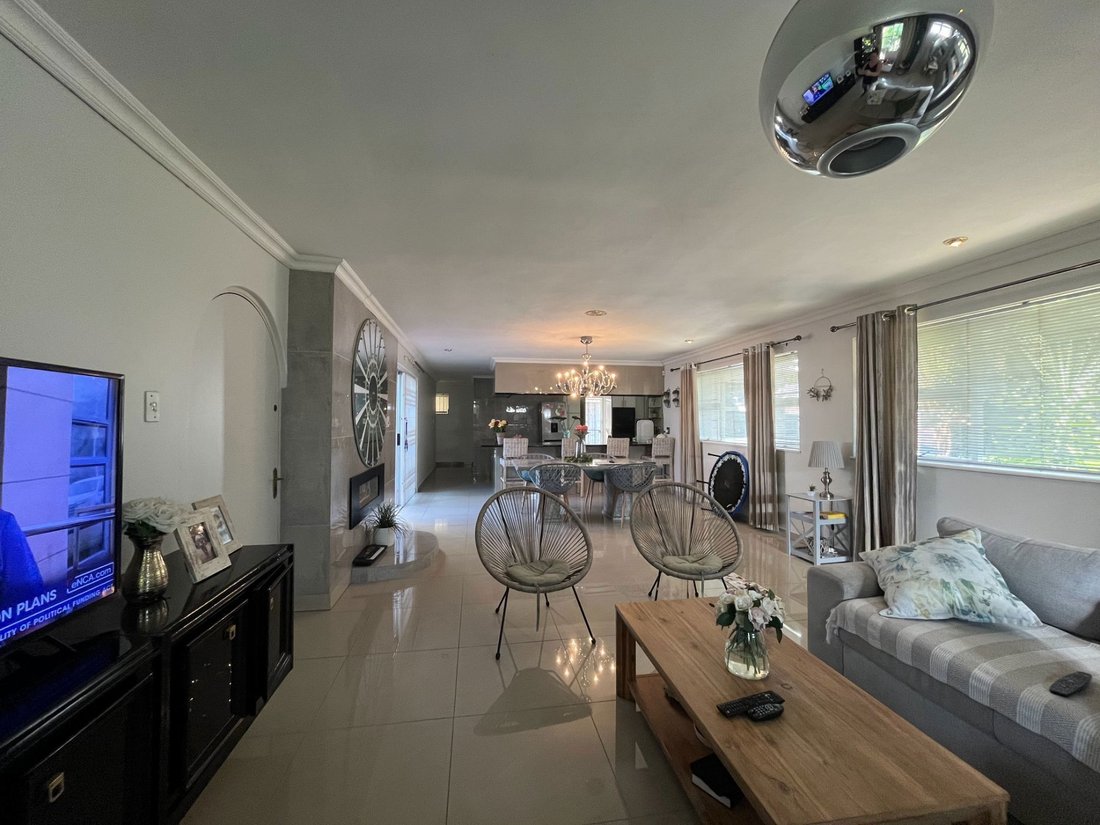House in Plattekloof 3, Northern Suburbs, Cape Town 4 - 19039265