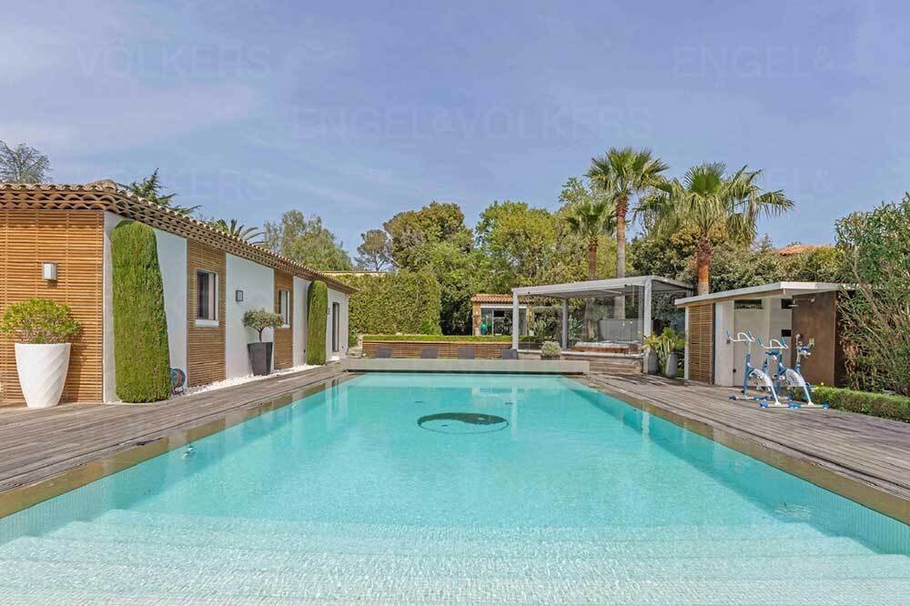 House in Zone Ouest Urbaine, Saint-Tropez, France 2 - 16092325