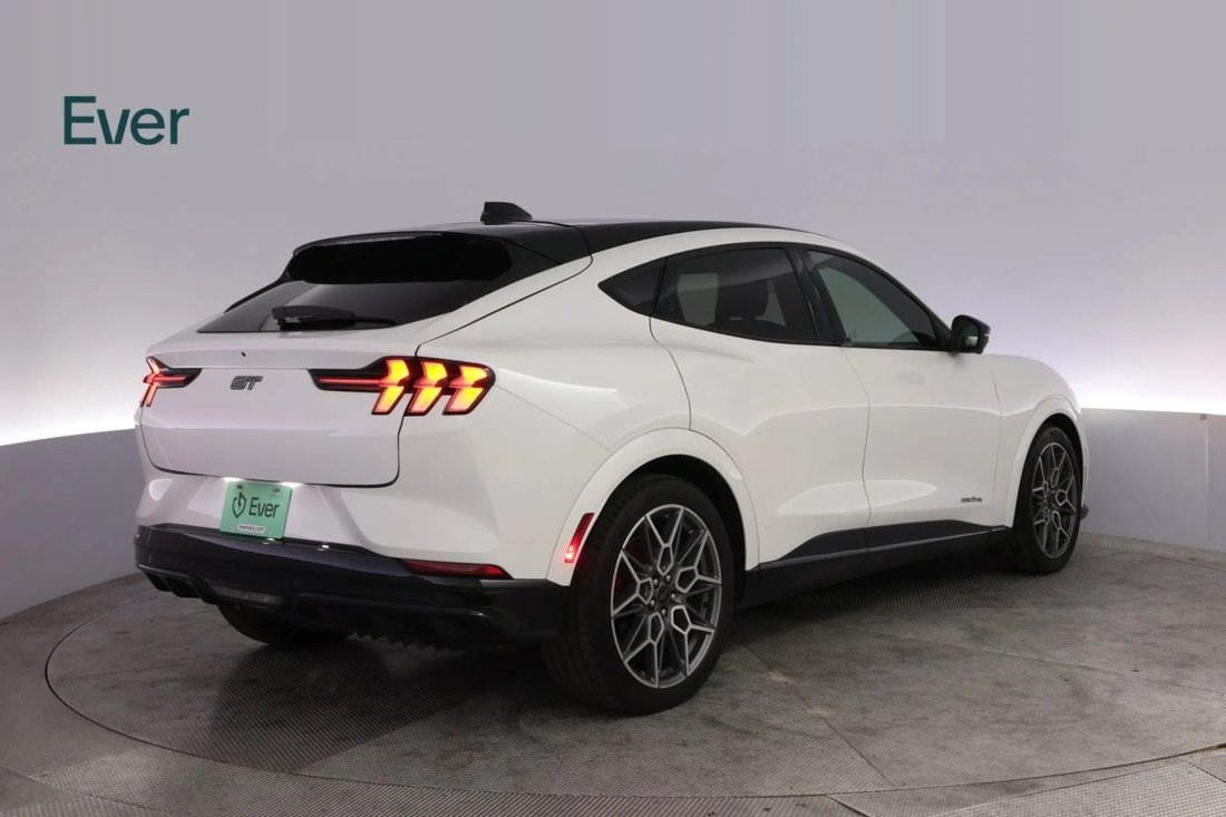 Suv in San Francisco, CA, United States 3 - 18566482