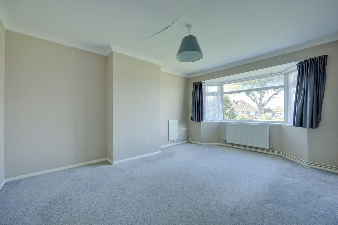 Bungalow in Burgess Hill, England 4 - 19037672