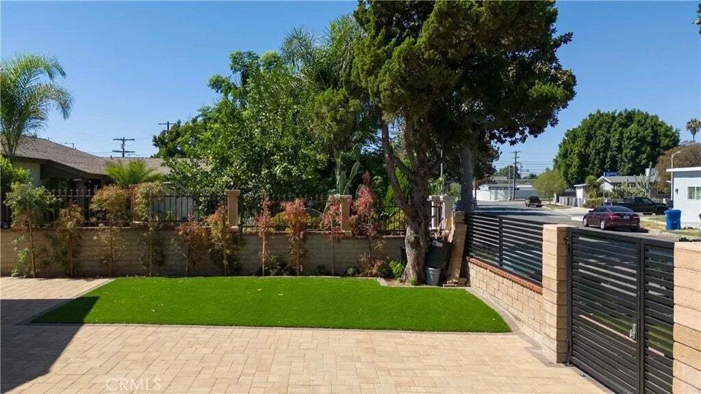Condo in Los Angeles, California, United States 3 - 19039921