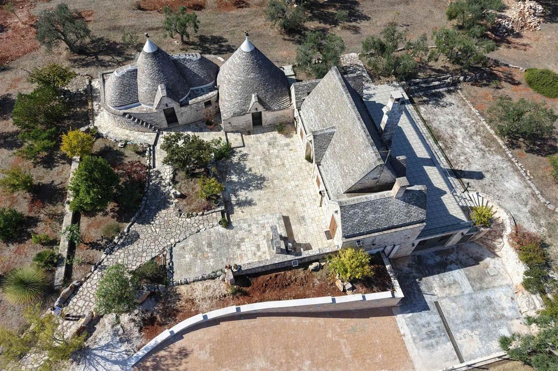 Maisons de campagne à Locorotondo, Pouilles, Italie 1 - 14464592