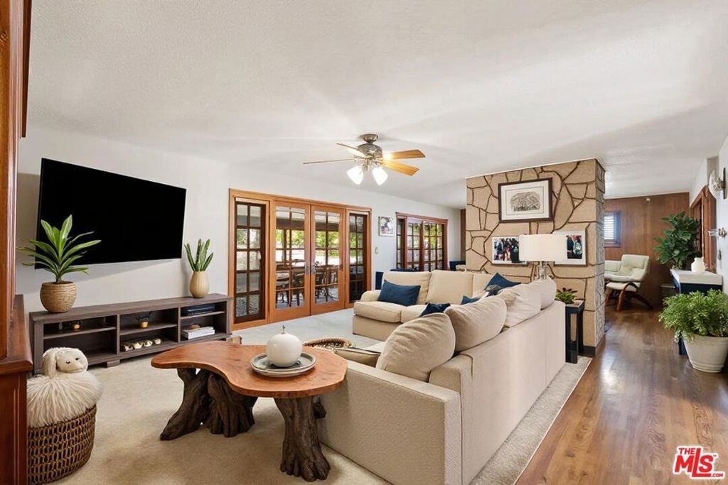 House in Signal Hill, California, United States 4 - 19039163