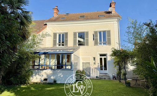 House in Centre Ville Nord Est, Fontainebleau, France 1