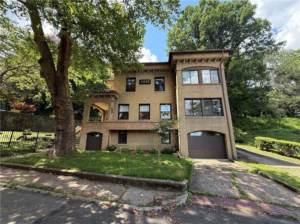 House in Pittsburgh, Pennsylvania, United States 1 - 19038892