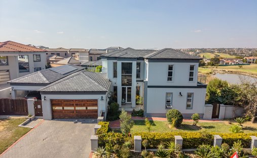 Country House in Blue Valley Golf Estate, Gauteng, South Africa 1