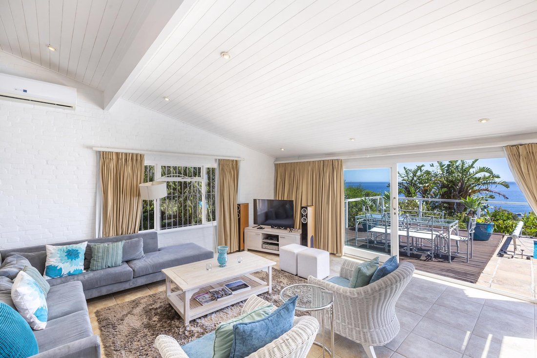 House in Camps Bay, Atlantic Seaboard, Cape Town 5 - 19038956
