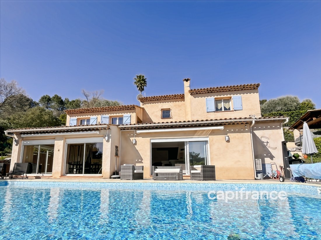 Villa in Bagnols-en-Forêt, Provence-Alpes-Côte d'Azur, France 1 - 19037244