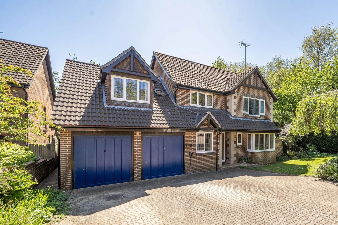 House in Fivensgreen, Horsham, England 3 - 17874923