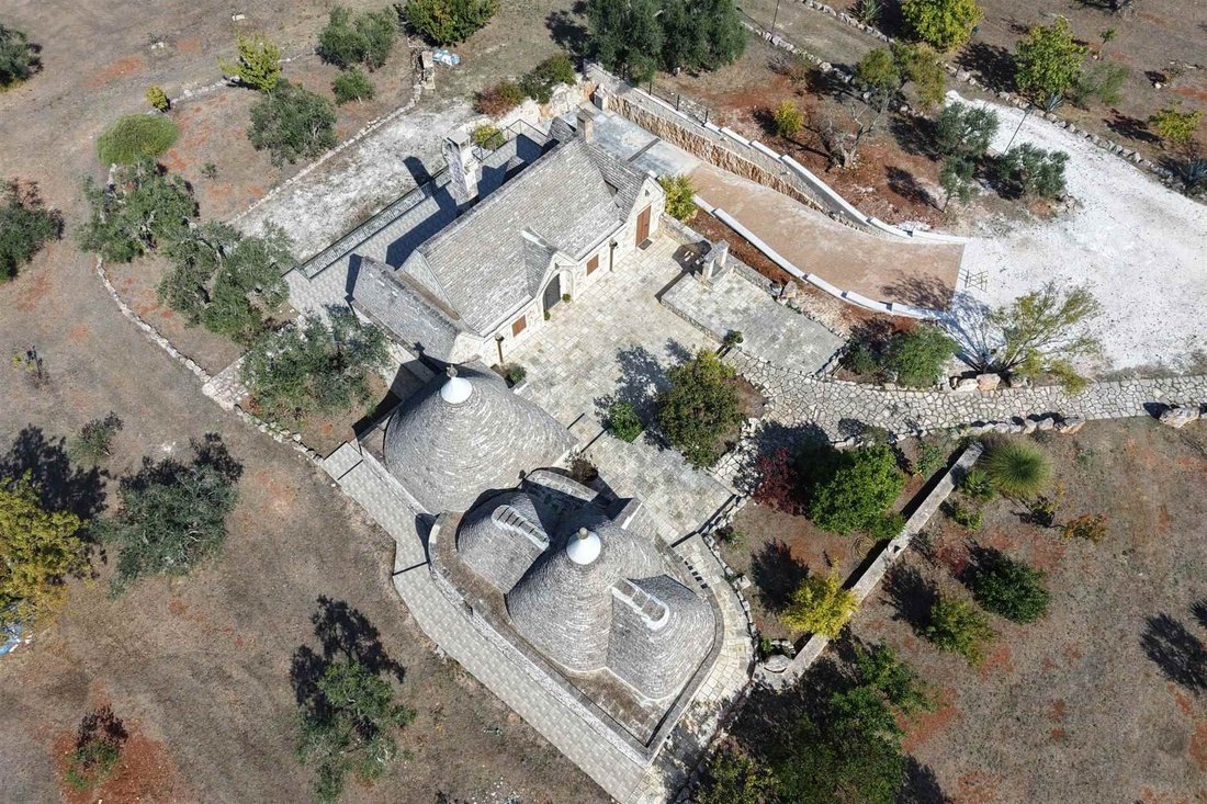 Maisons de campagne à Locorotondo, Pouilles, Italie 2 - 14464592