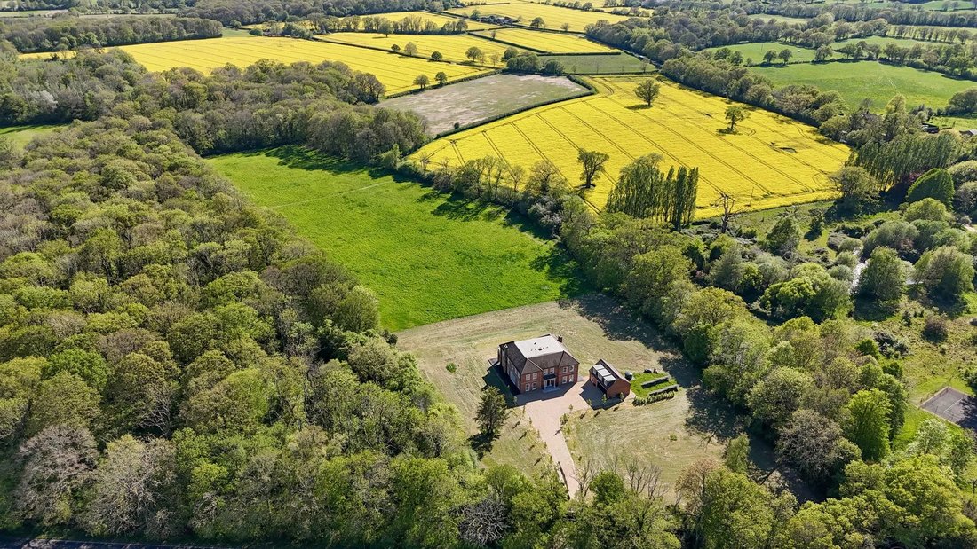House in Roundstreet Common, Wisborough Green, England 4 - 17904339